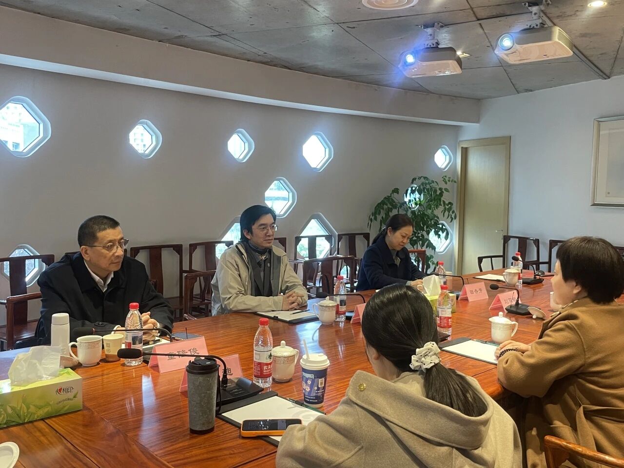 院领导一行考察成都经开科技产业孵化园（四川省中医药产业园）