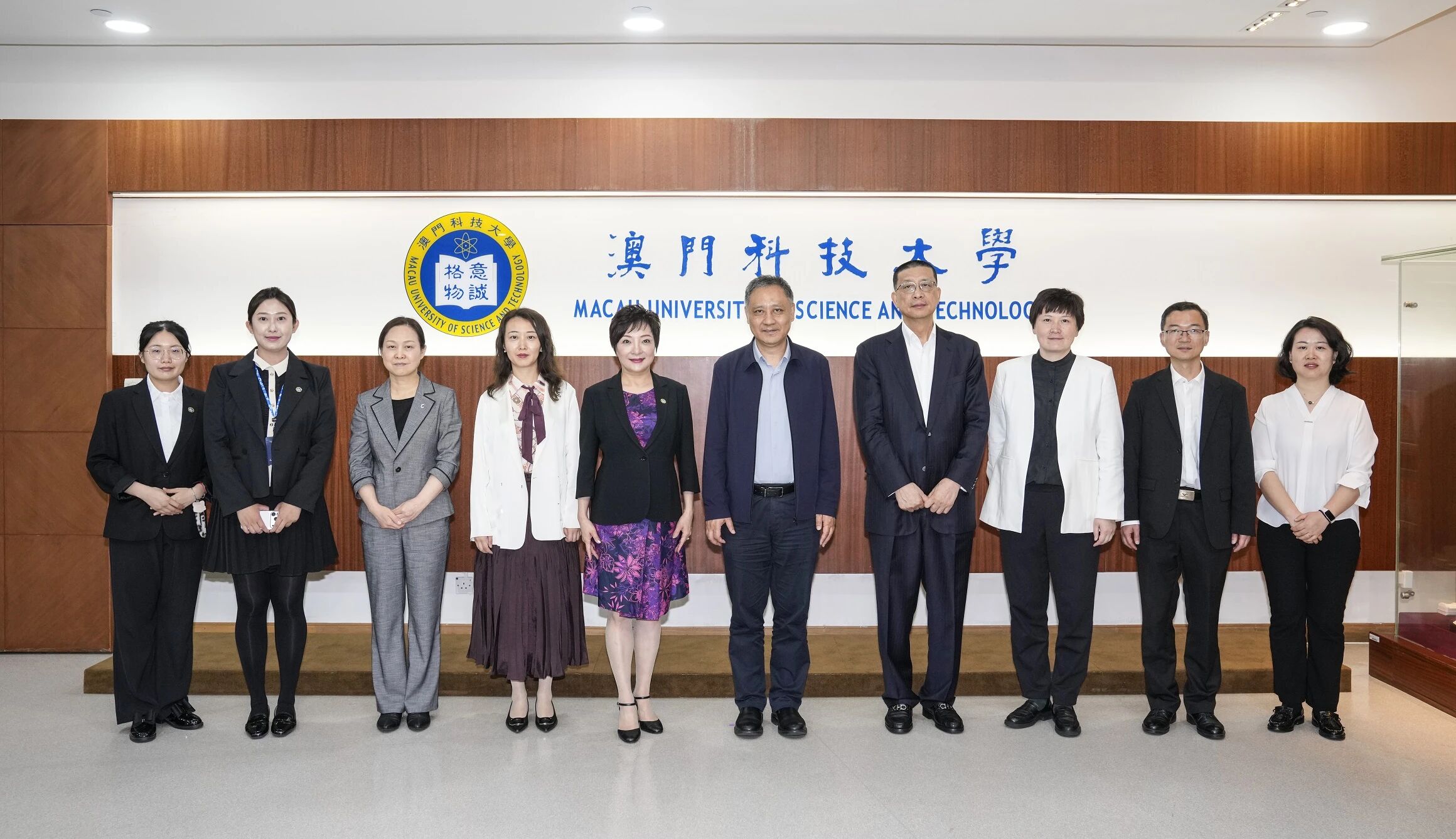 南京市科技局副局长朱超平一行与澳门转化医学中心行政主任苏香玫女士座谈交流