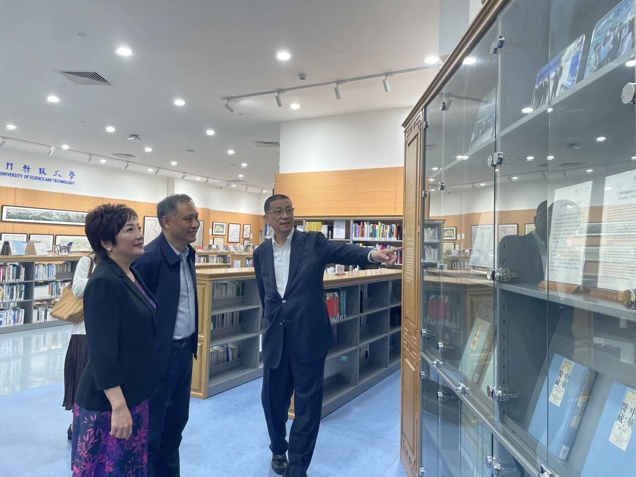南京市科技局副局长朱超平一行与澳门转化医学中心行政主任苏香玫女士座谈交流