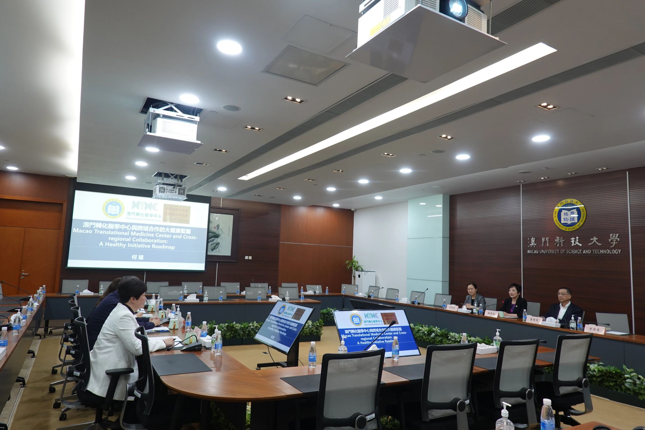 南京市科技局副局长朱超平一行与澳门转化医学中心行政主任苏香玫女士座谈交流