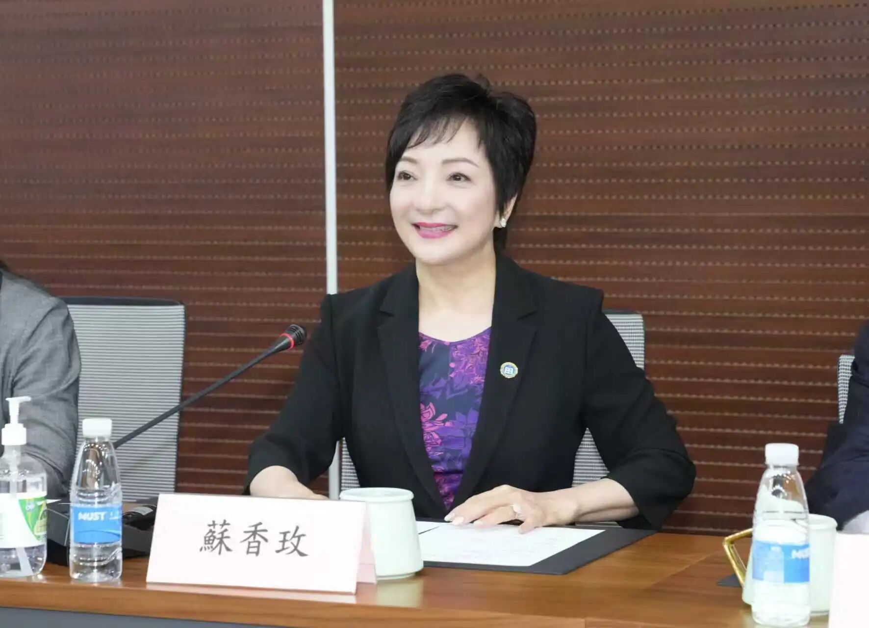 南京市科技局副局长朱超平一行与澳门转化医学中心行政主任苏香玫女士座谈交流