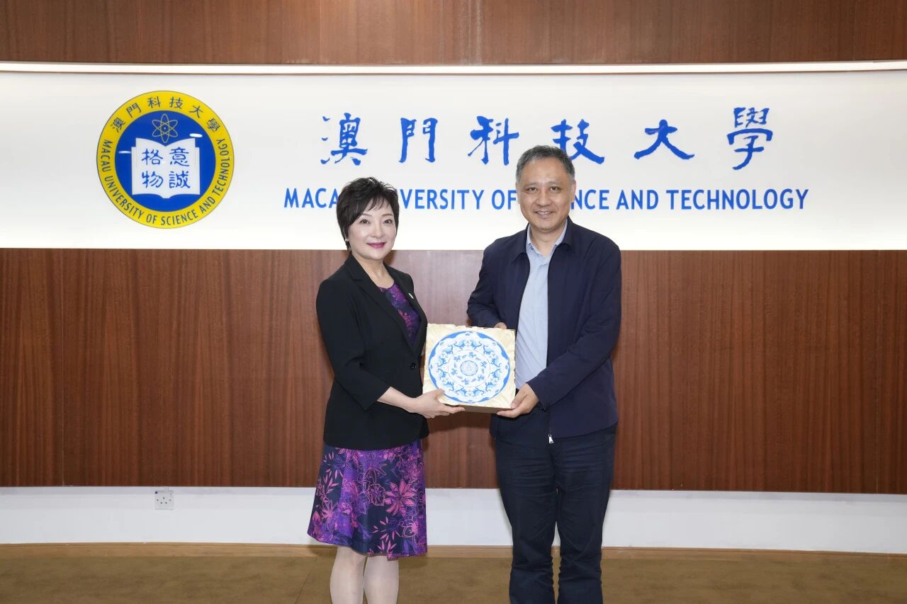 南京市科技局副局长朱超平一行与澳门转化医学中心行政主任苏香玫女士座谈交流