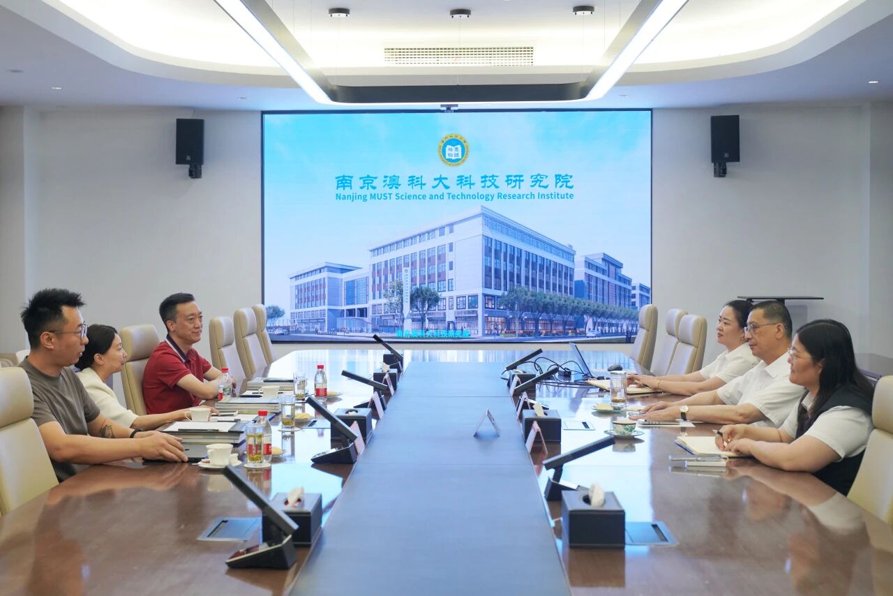国际奥艺委员会（WOAC）执行主席秦雯女士一行来访我院