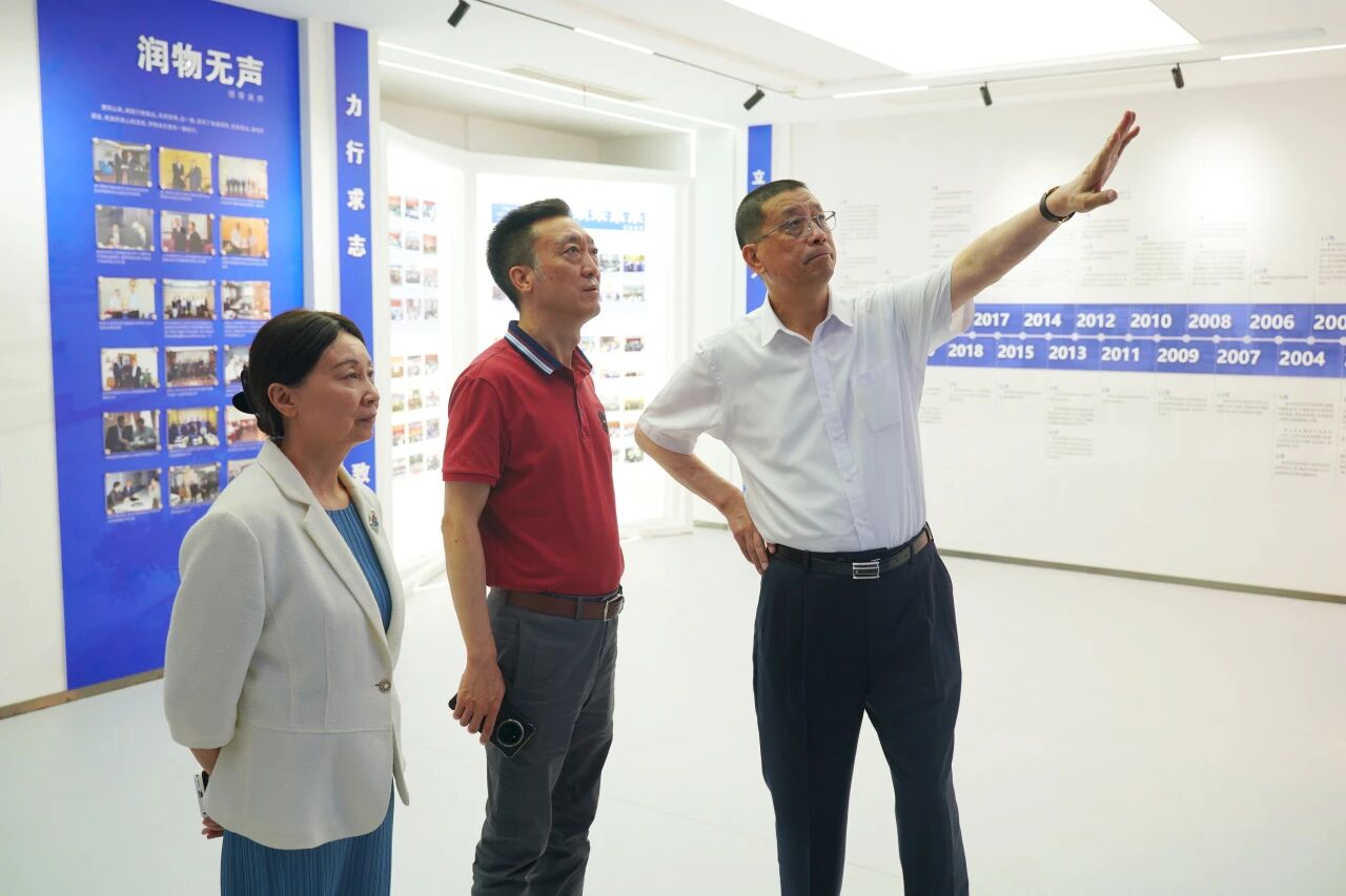 国际奥艺委员会(WOAC)执行主席秦雯女士一行来访我院