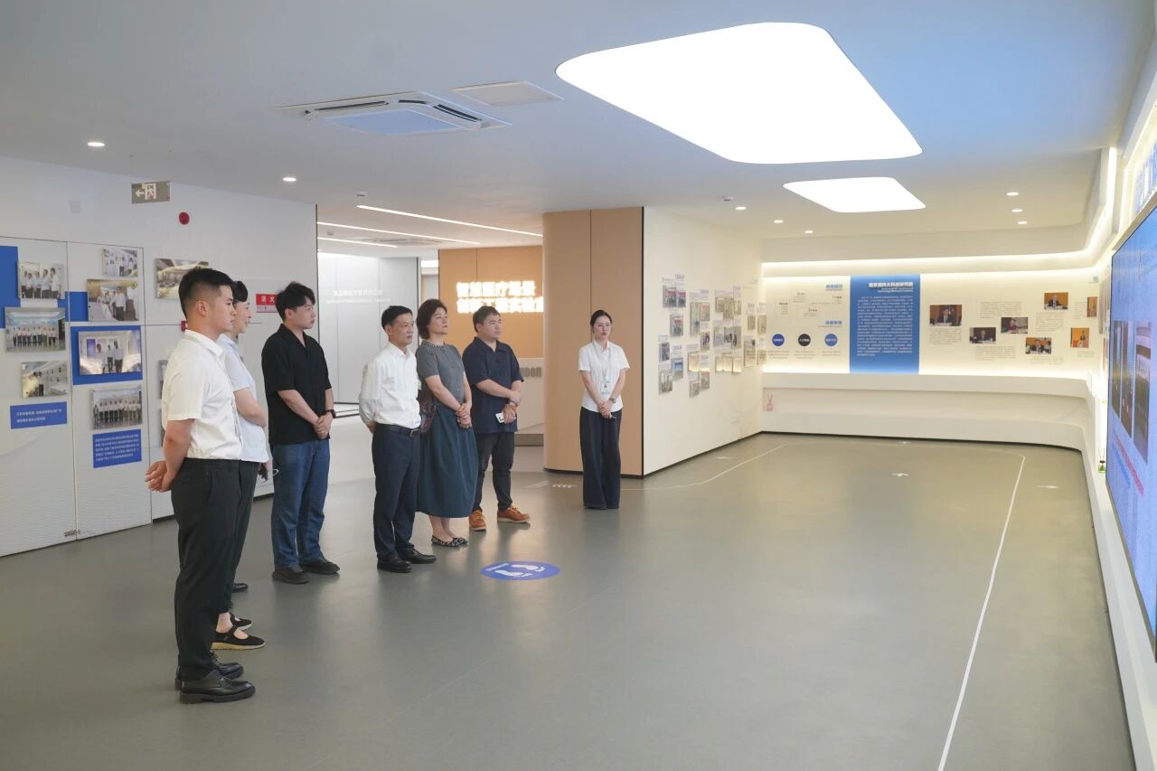 星青年国际集团事业部执行副总裁、吉隆坡科技大学中国区主任程钰杰一行来访