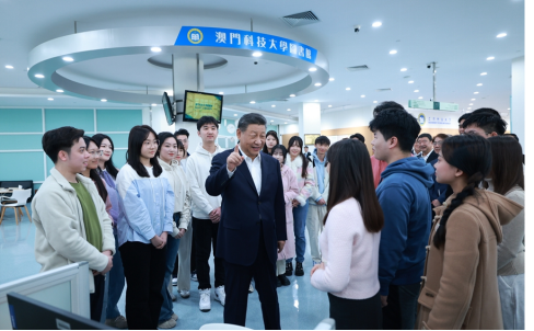 灵蛇迎春 共赴新程