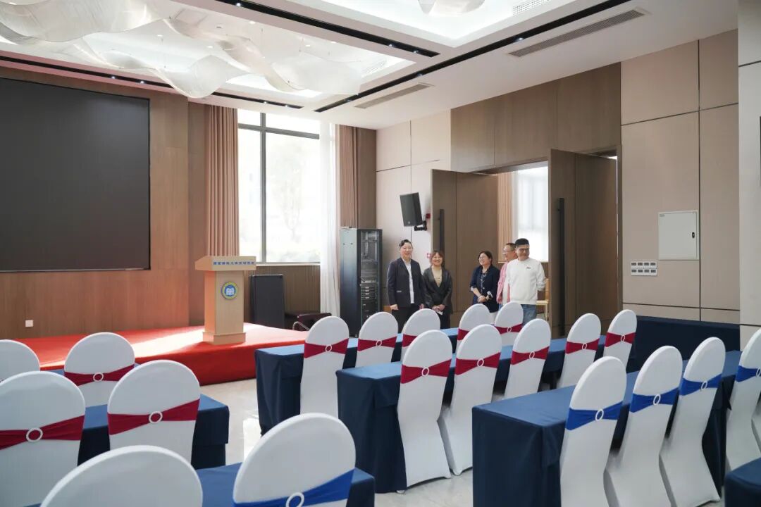 家有购物集团副总裁白蕊一行来访