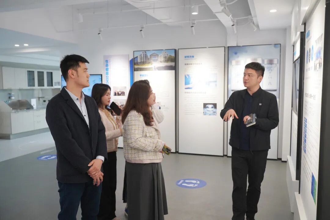 澳门科技大学南京校友会朱昱会长一行来访