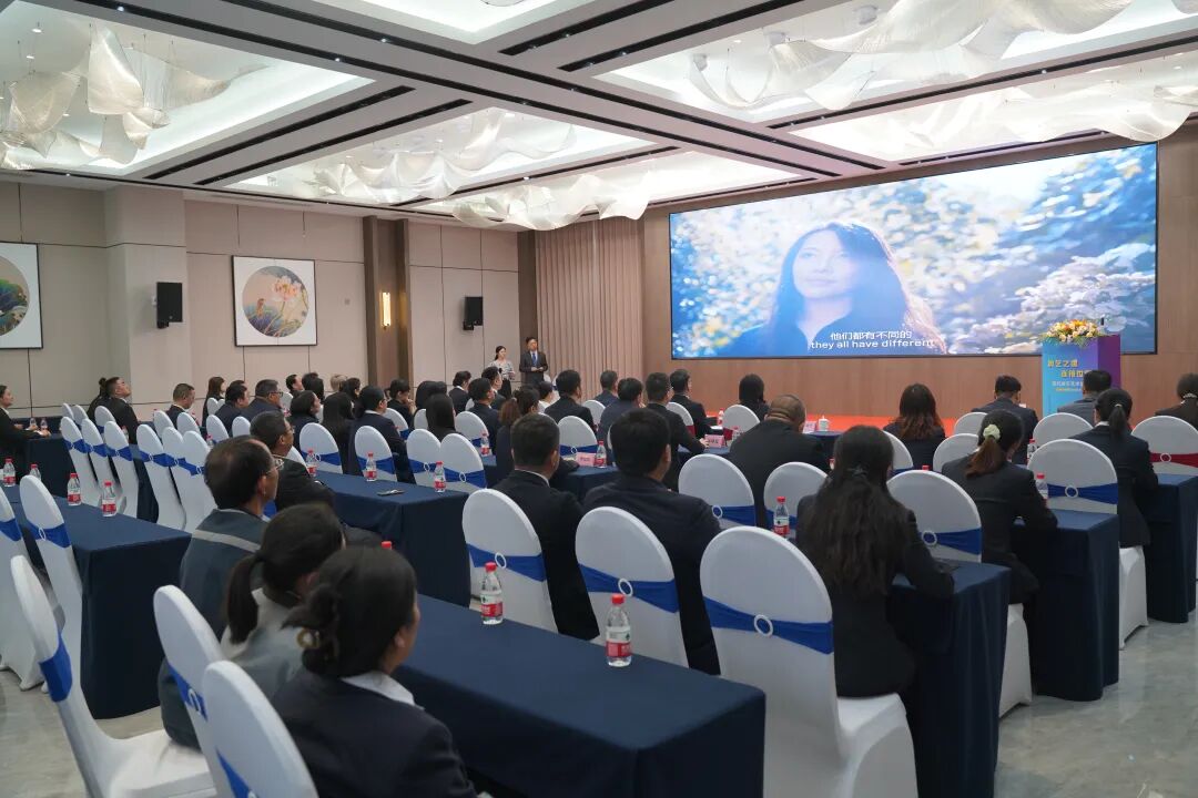 首届“奥艺之星•连接世界”现代奥艺艺术论坛在我院举办