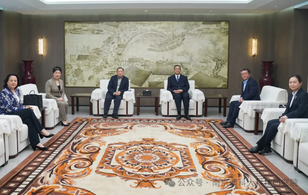 浙江朗通家具股份有限公司总经理余惠莉一行来院交流访问