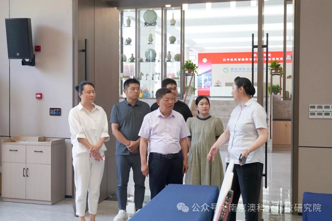 江宁区民营经济协会麒麟分会副会长葛武宝一行访问我院