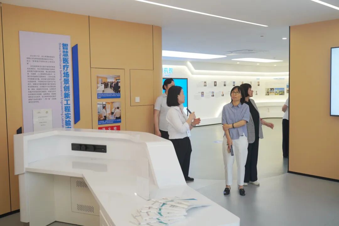 南京中医药大学副校长孙秀兰一行来访