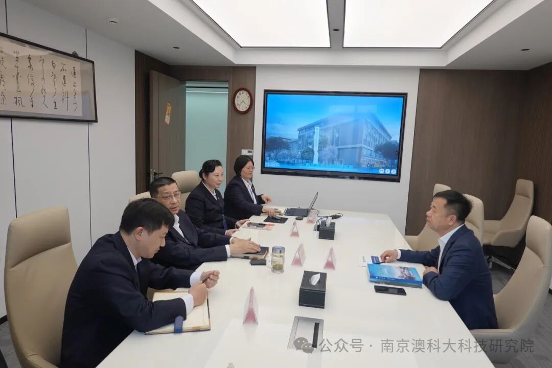 江苏省文化产权交易所总经理闫成杰来我院访问