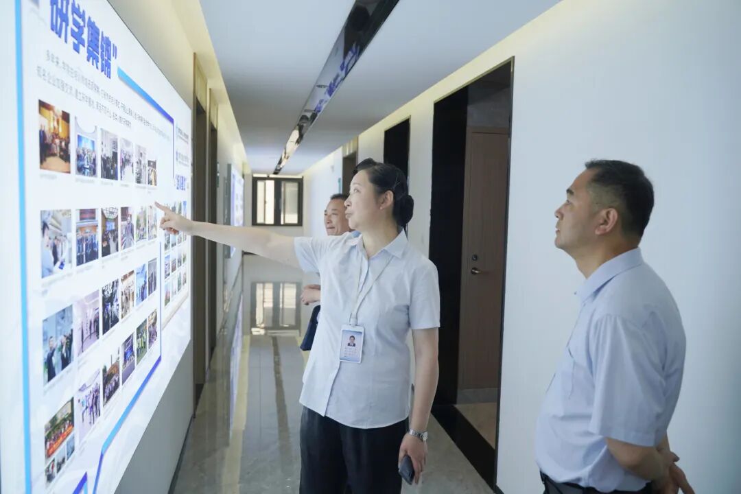 南京市委统战部侨务文教事务处处长罗大骥一行来访