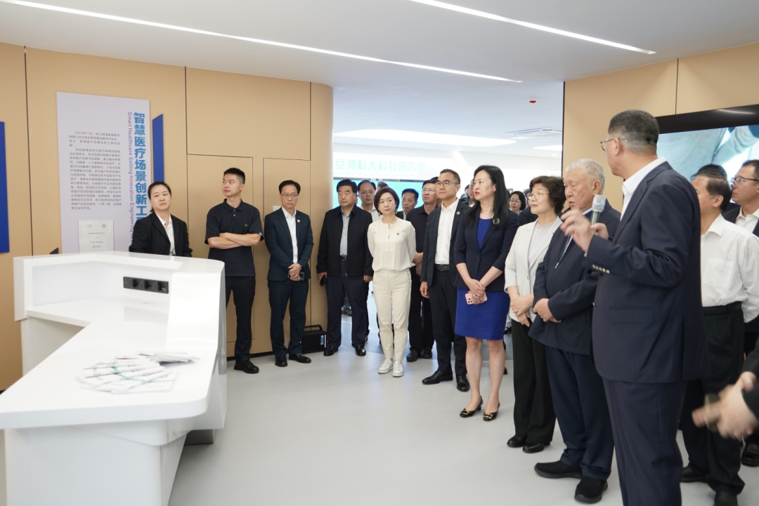 澳门特别行政区全国政协委员考察团莅临南京澳科大科技研究院视察工作