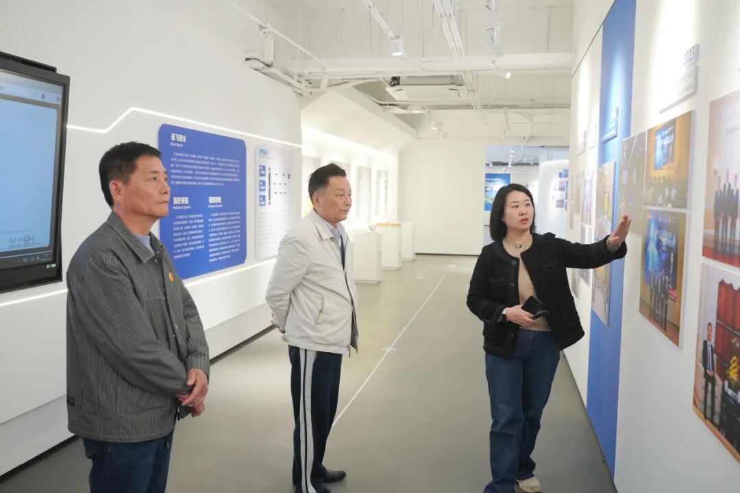 中国社会艺术协会主席邱新建一行来访我院