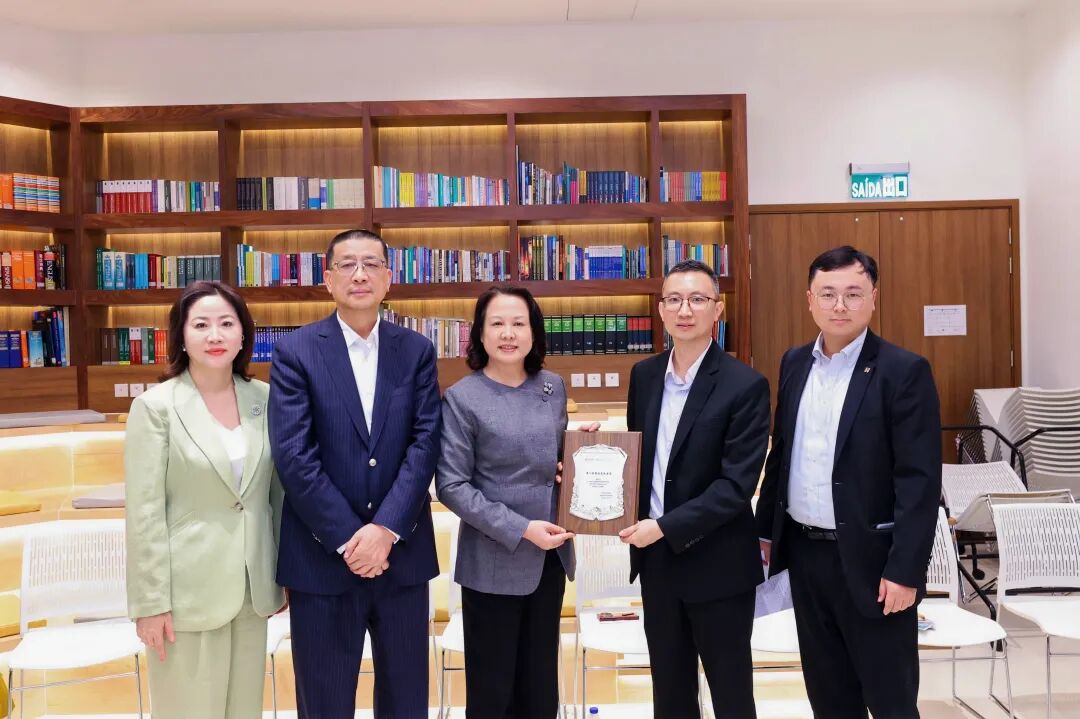 宁波女企业家港澳科创金融商贸考察团参访中国与葡语国家商贸合作服务平台综合体