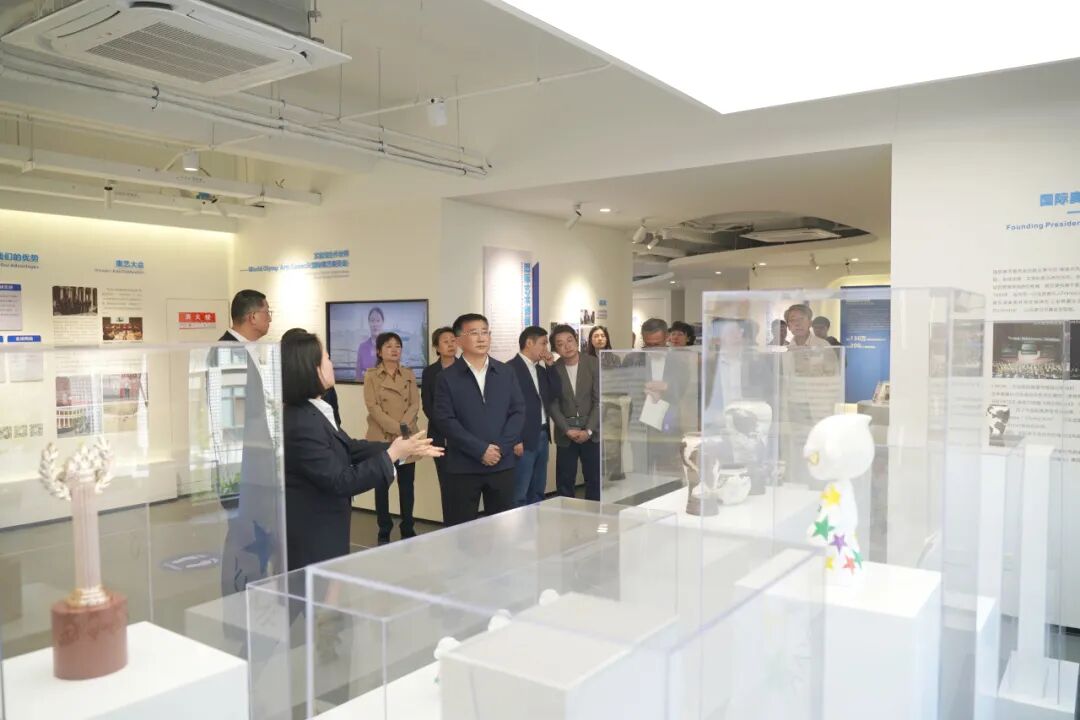 南京市人大常委会专题调研组来我院视察推进国际交往中心城市建设工作