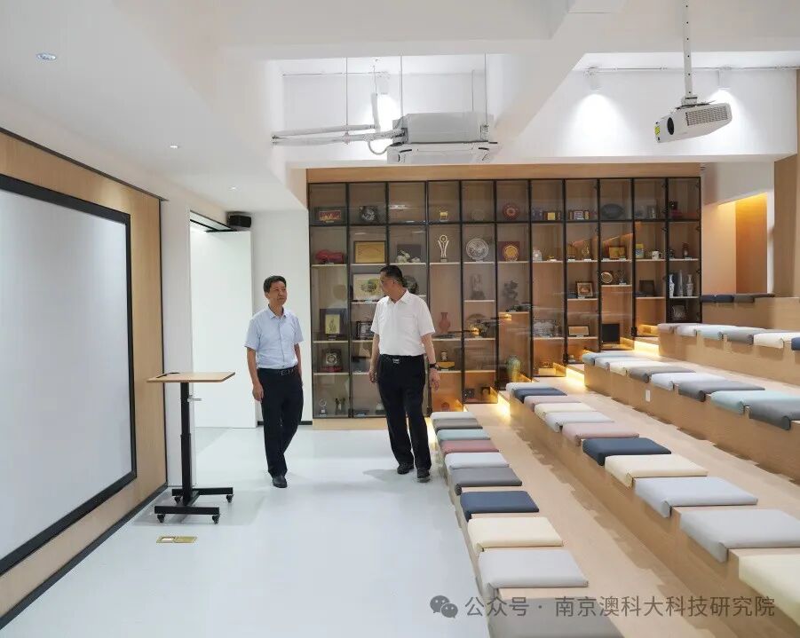 市委统战部副部长、市侨办主任宋雅建一行莅临我院