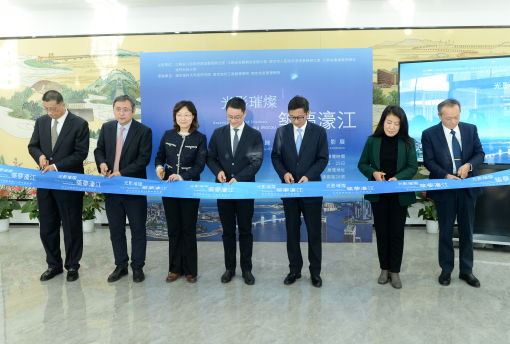 灵蛇迎春 共赴新程