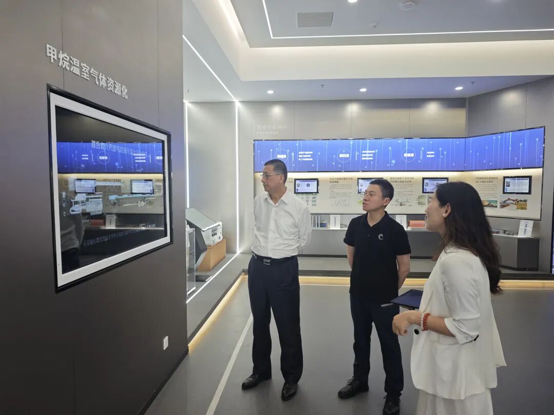 院领导一行参访材料化学工程全国重点实验室江北创新中心