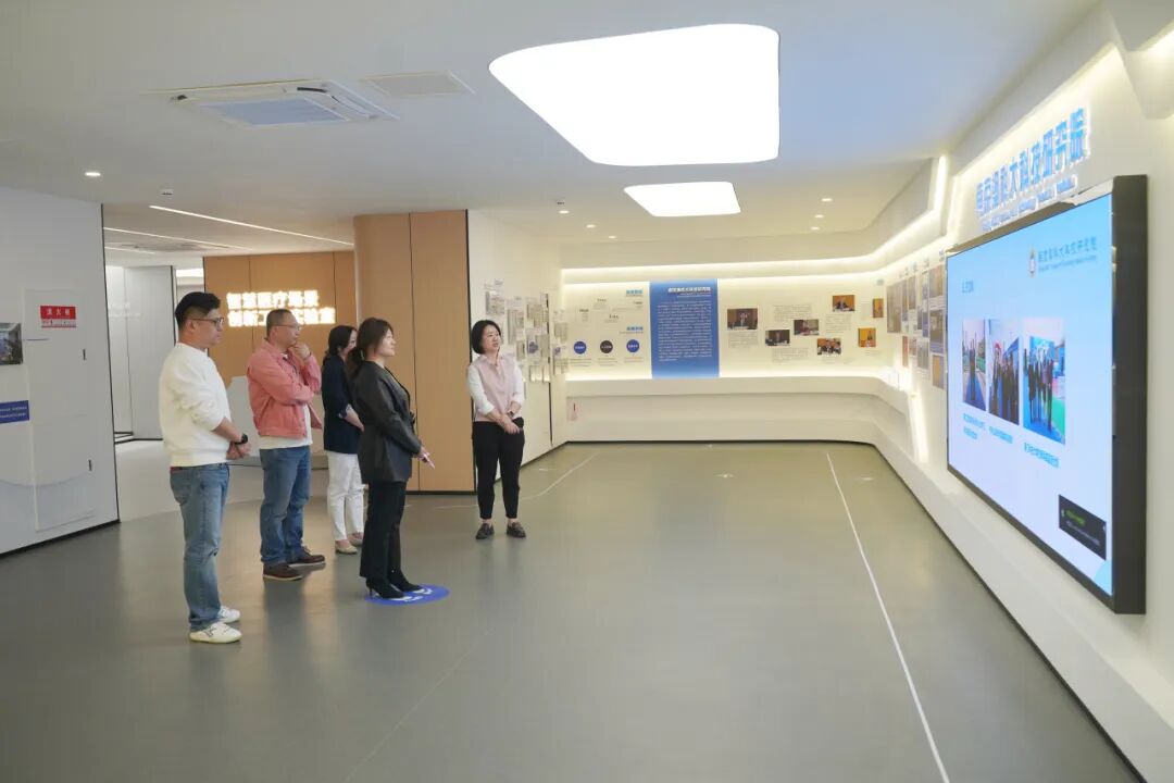 家有购物集团副总裁白蕊一行来访