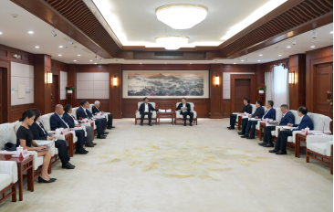 灵蛇迎春 共赴新程