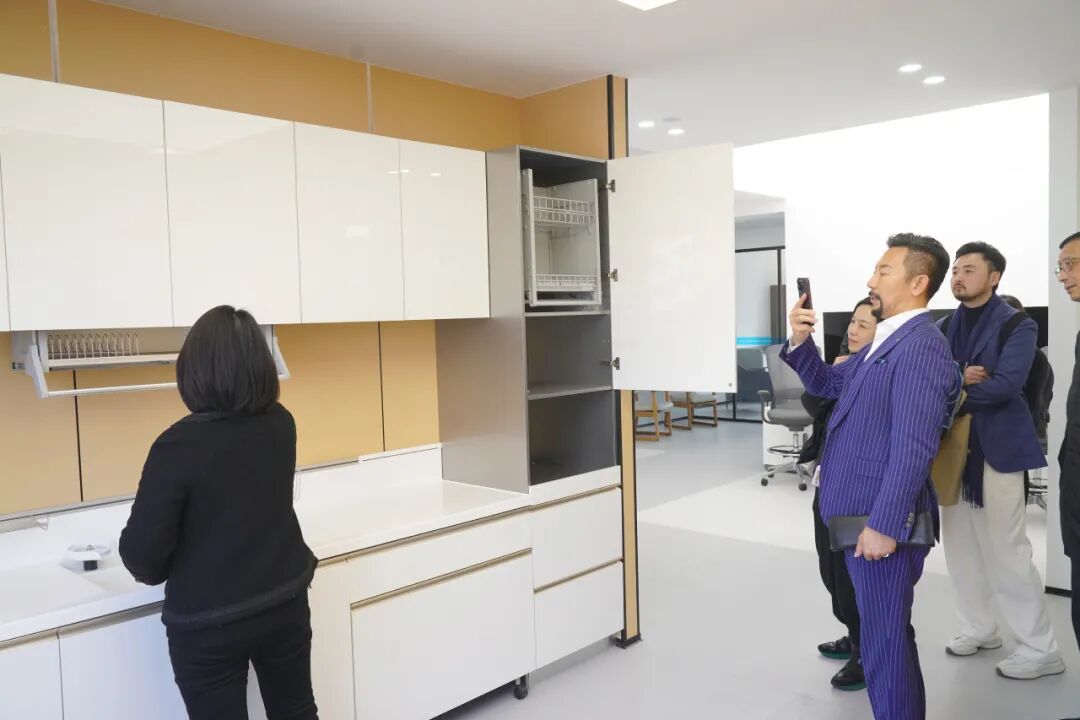 胡润百富CEO、集团出版人吕能幸一行来访