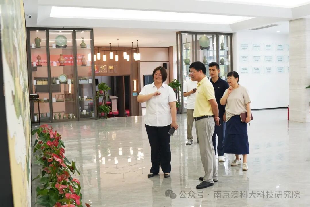 江苏广播电视总台文创拓展部主任张如凯一行来我院访问