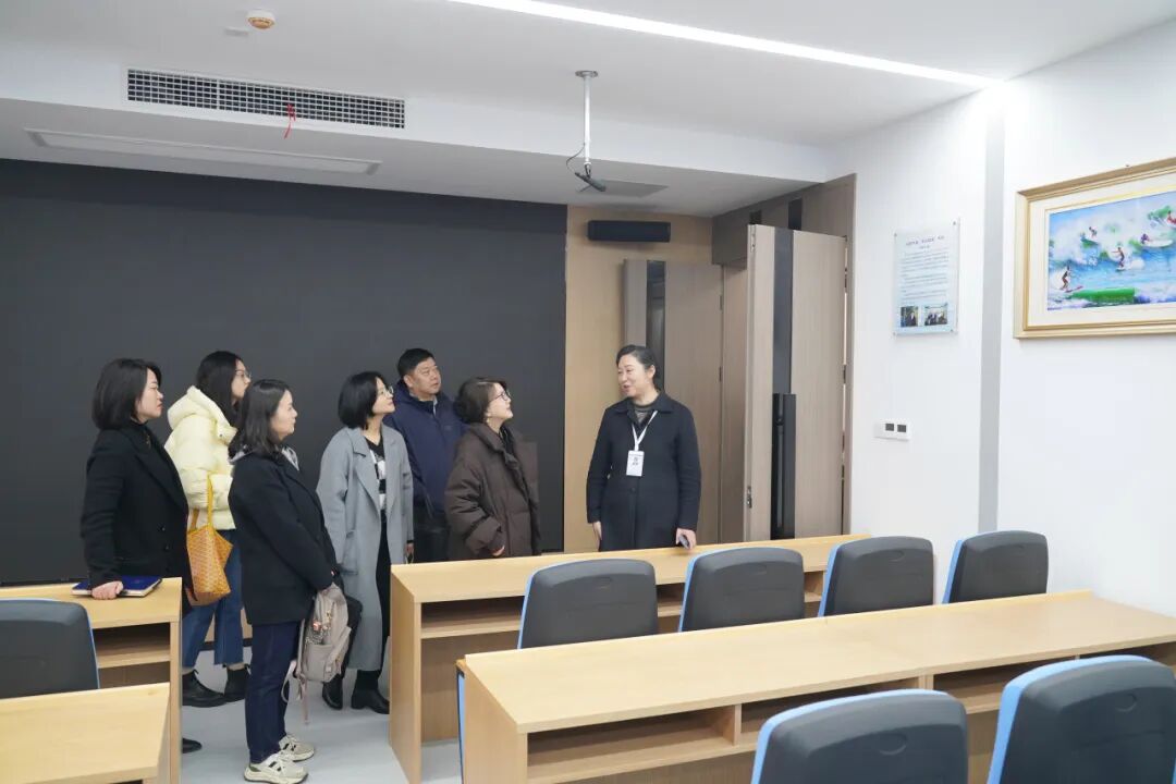 南京市鼓楼区科技局局长张莉一行来访