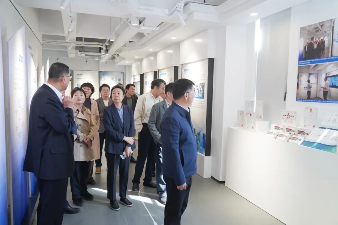 南京市人大常委会专题调研组来我院视察推进国际交往中心城市建设工作