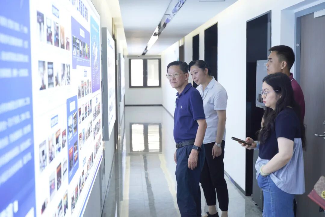 海南省人大财经委副主任委员、常委会预算工委主任麦正华一行来院调研