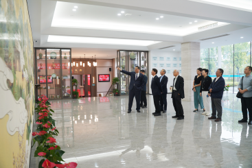 灵蛇迎春 共赴新程