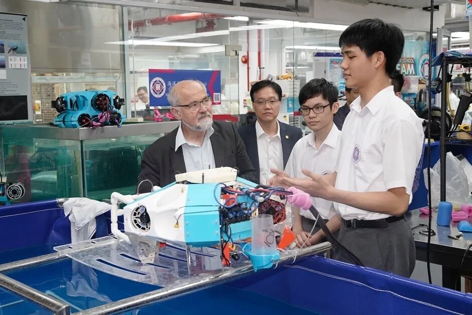 澳科大诺奖实验室主任埃尔文·内尔博士获颁中国政府友谊奖