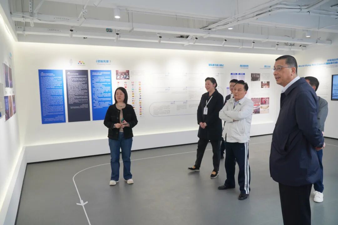 中国社会艺术协会主席邱新建一行来访我院