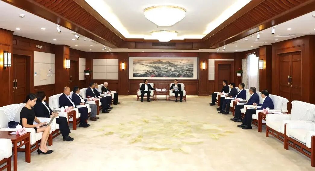 南京市市长陈之常会见澳门科技大学副校监、校长李行伟一行