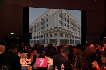 灵蛇迎春 共赴新程