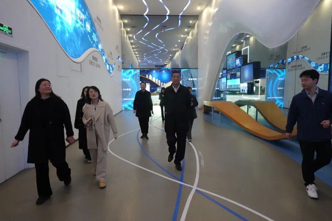 院领导一行参访江苏省文化科技控股集团