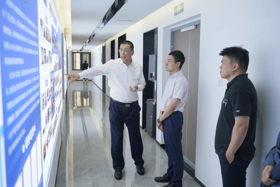 南京工业大学材料化学工程全国重点实验室副主任余子夷一行来访