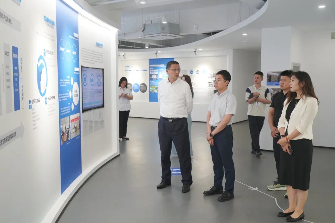 南京工业大学材料化学工程全国重点实验室副主任余子夷一行来访