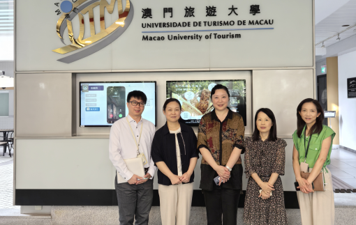 灵蛇迎春 共赴新程