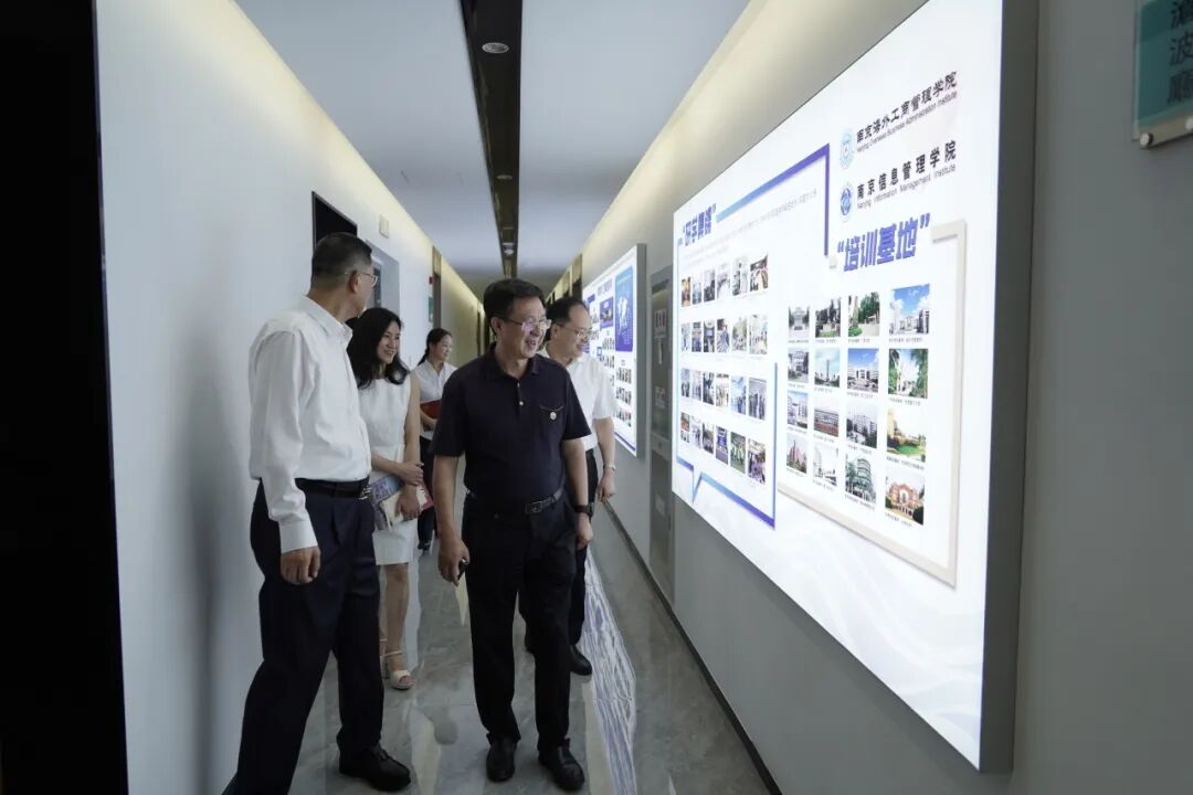 南京市政协金卫东副主席来我院调研