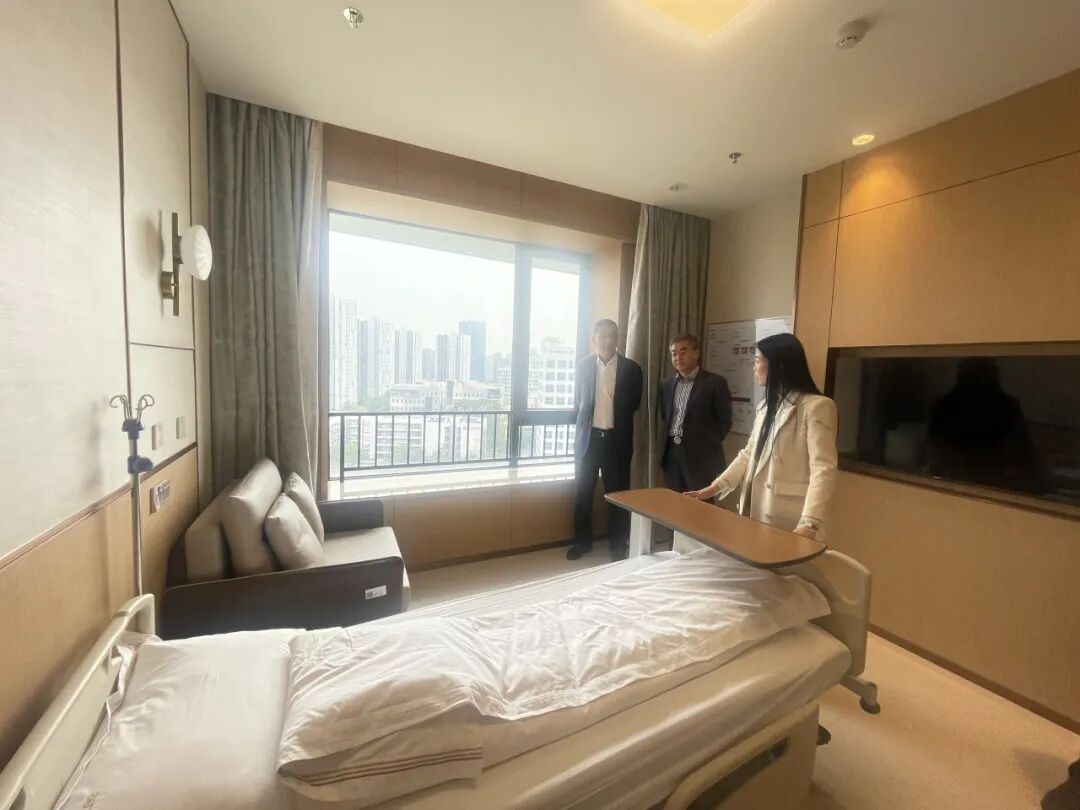 院领导一行赴广州皇家丽肿瘤医院考察交流