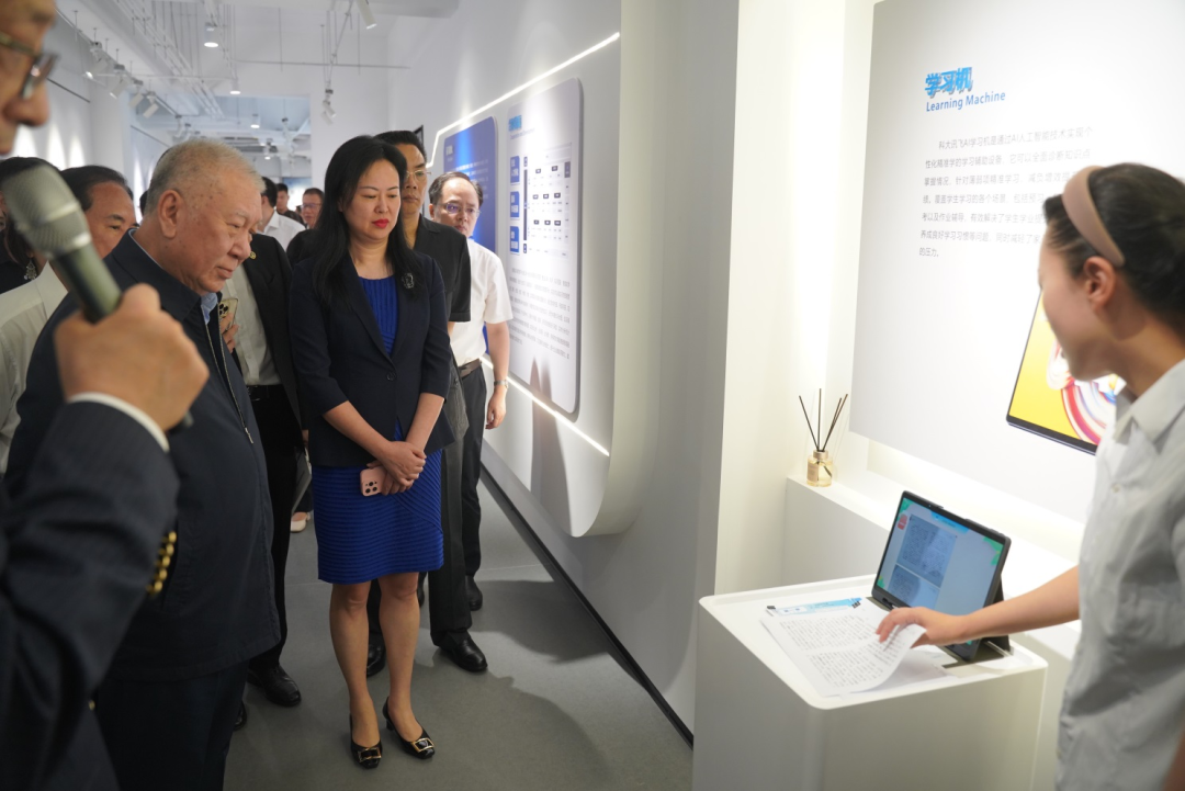 澳门特别行政区全国政协委员考察团莅临南京澳科大科技研究院视察工作