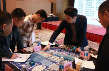 灵蛇迎春 共赴新程