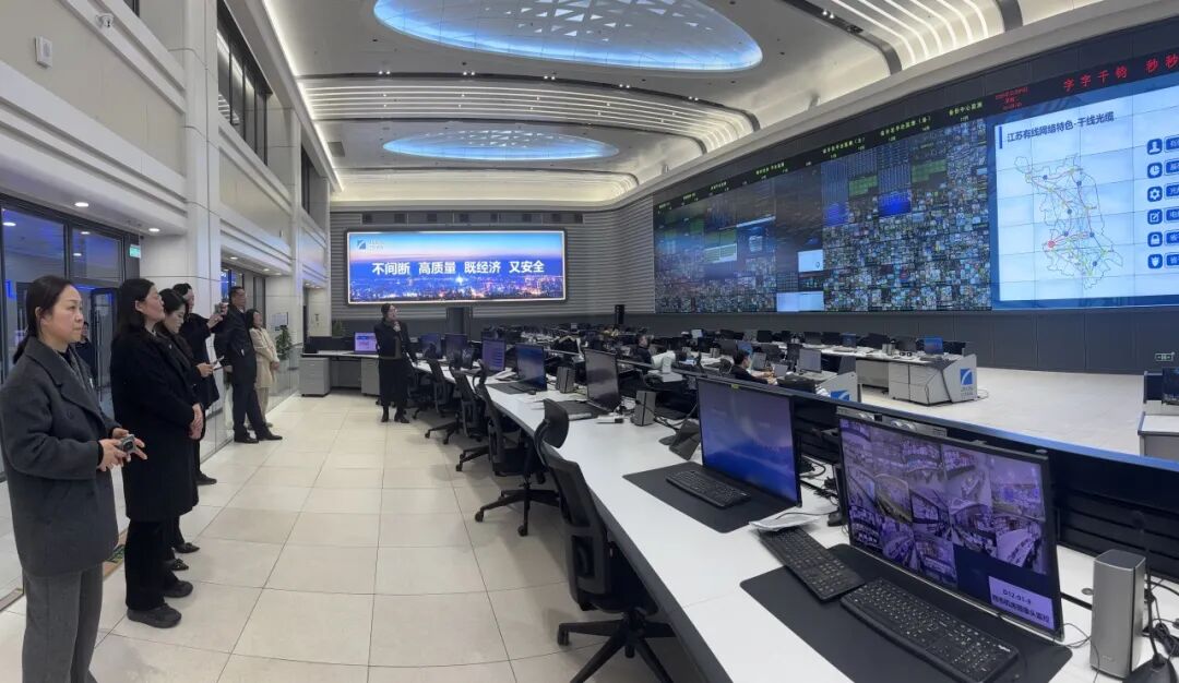 院领导一行参访江苏省文化科技控股集团