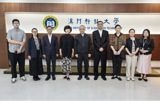 灵蛇迎春 共赴新程