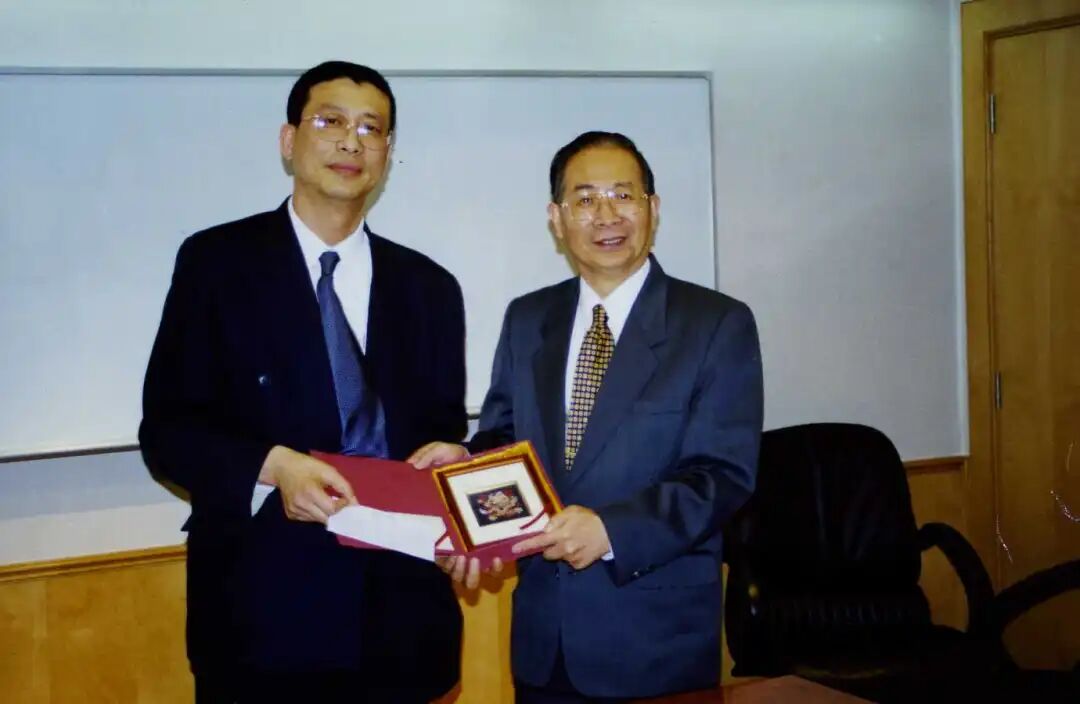 人去音容在 长风万里存——学院全体职工深切缅怀澳科大创校校长周礼杲教授