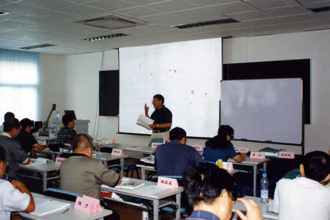 热烈祝贺南京海外工商管理学院学术委员会主席赵曙明院长获得世界杰出华人殊荣