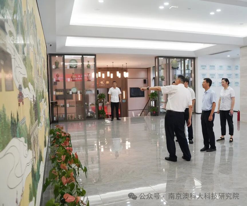 市委统战部副部长、市侨办主任宋雅建一行莅临我院